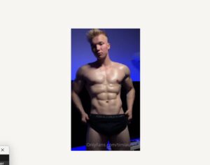 Showing off my muscles and cock Tim Laurenz timlaurenz